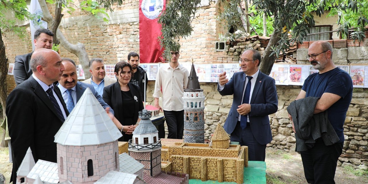 Yeşilçam filmlerinden esinlenen eserler görücüye çıktı