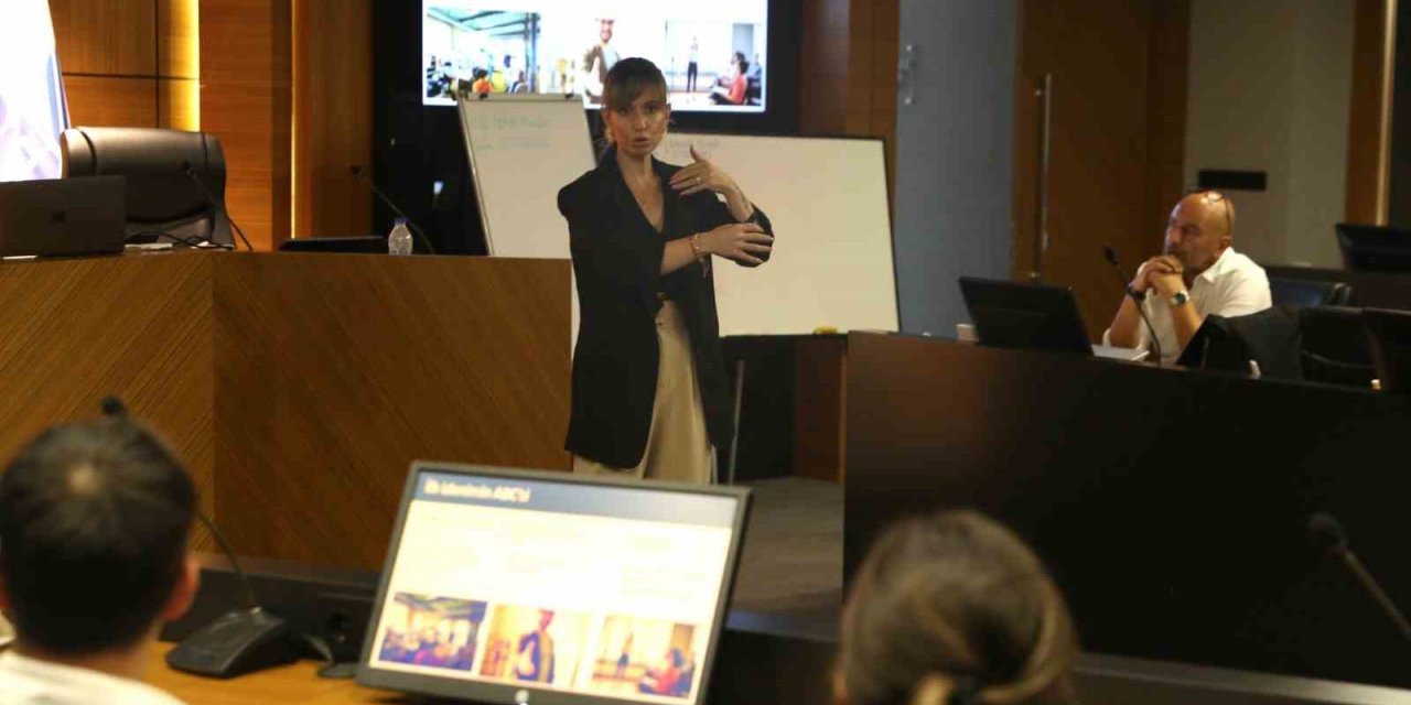 DENİB Akademi’den sunum teknikleri, işi anlatma ve merak uyandırma eğitimi