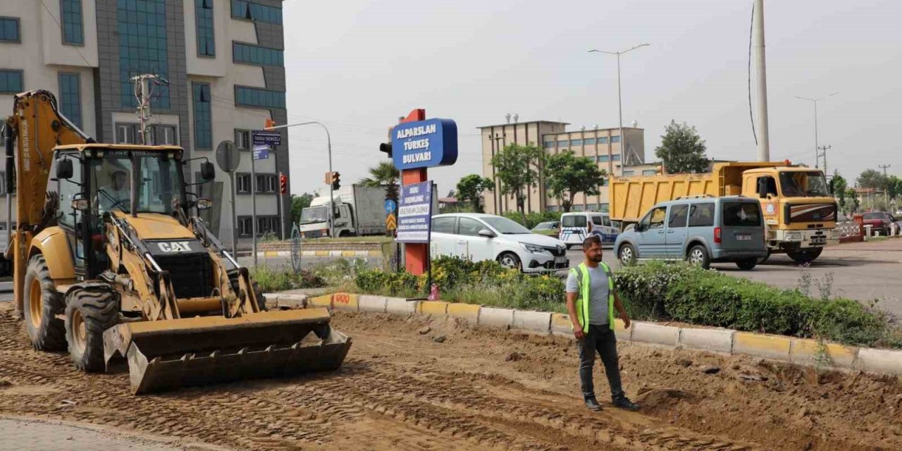 Aydın Büyükşehir Belediyesi Nazilli Alparslan Türkeş Bulvarı’nda kazı çalışmalarına başladı