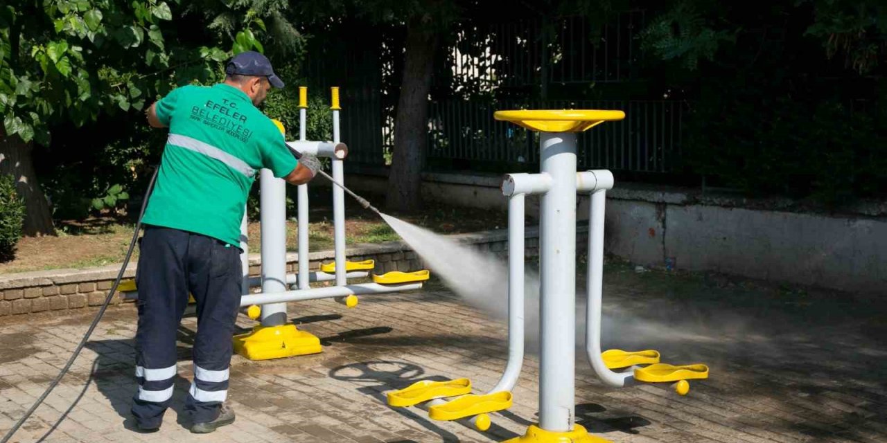 Efeler Belediyesi parkların bakımı için harekete geçti