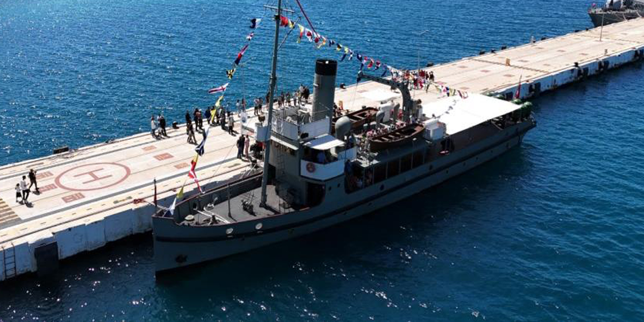 Çanakkale Zaferinin mimarı ‘Tgc Nusret’ Kuşadası’nda ziyarete açıldı