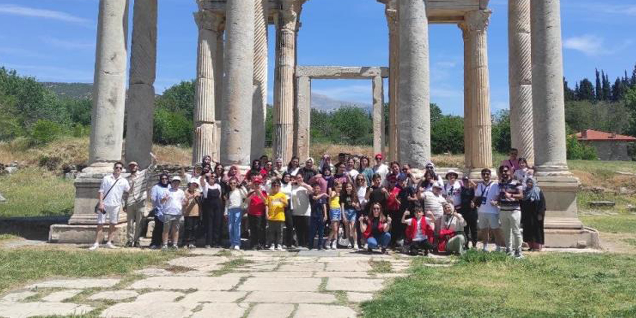 Çocuklar, aileleriyle birlikte tarihe yolculuk yaptı