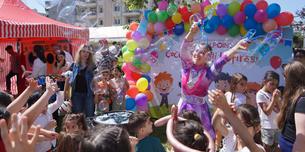 İEÜ Medical Point, çocuk sesleriyle şenlendi