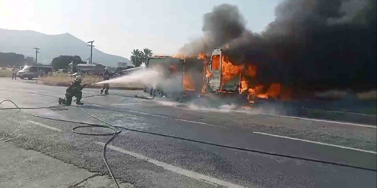 Milas’ta iki minibüs çarpıştı, 4’ü ağır 14 yaralı