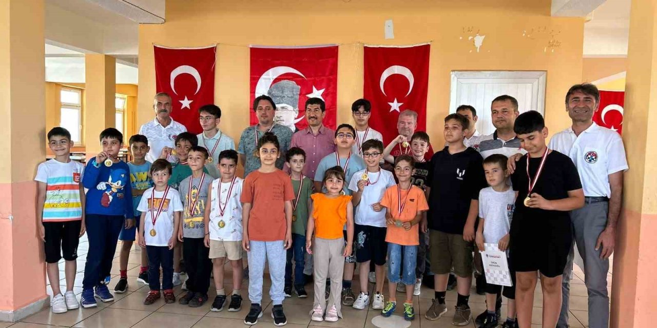 Köyceğiz’de gerçekleşen Satranç Turnuvası’na 72 sporcu katıldı