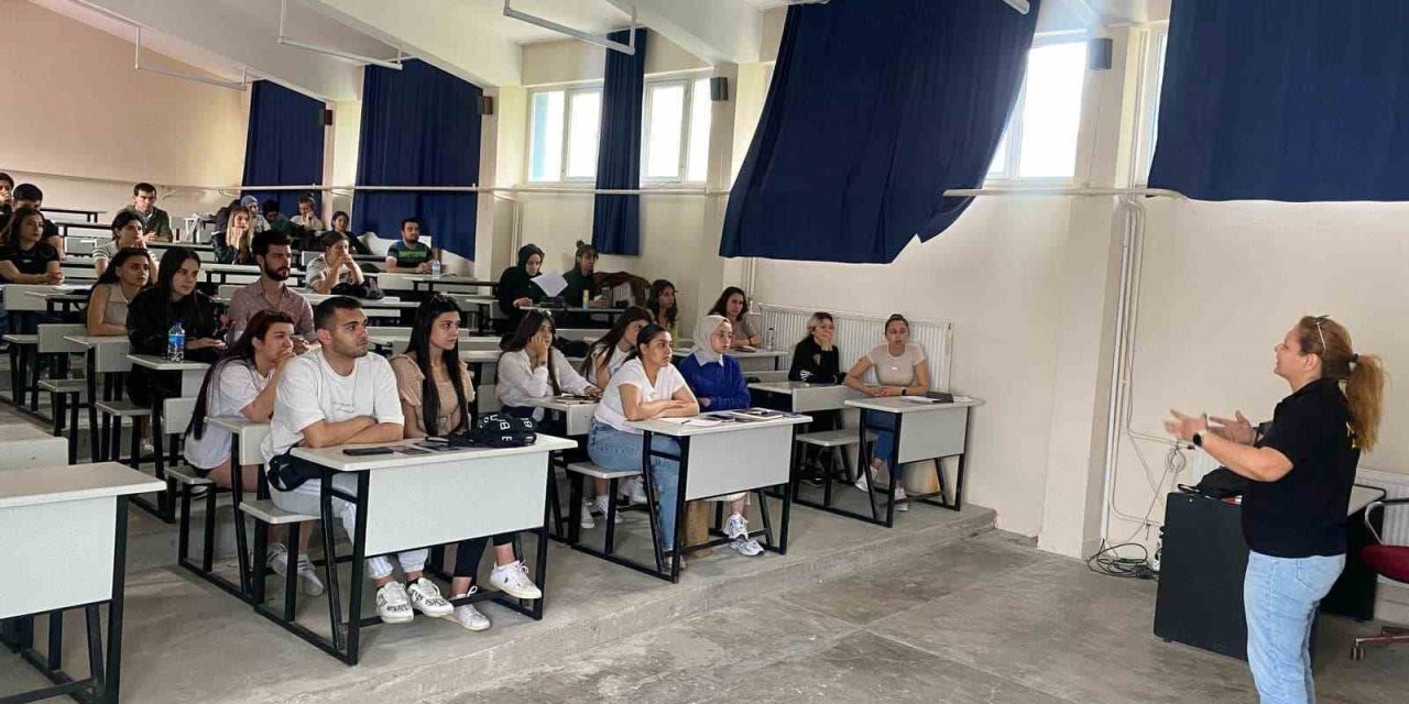 Çine’de üniversite öğrencilerine “Narkogençlik Eğitimi” verildi