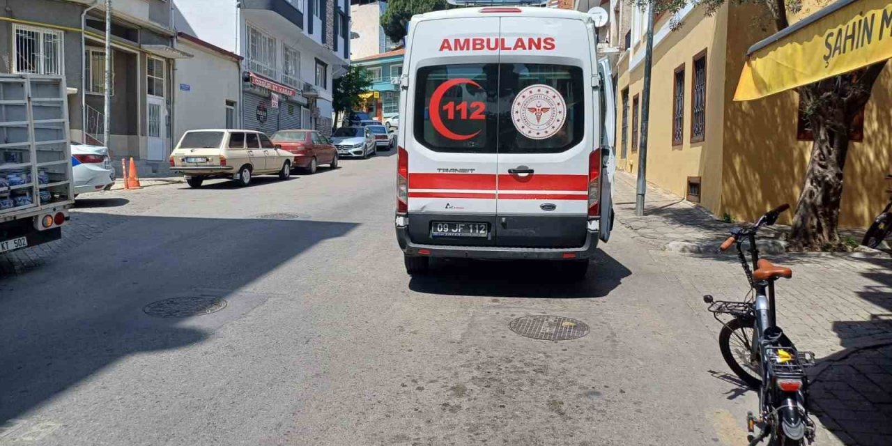 Yayaya çarpan elektrikli bisiklet sürücüsü yaralandı