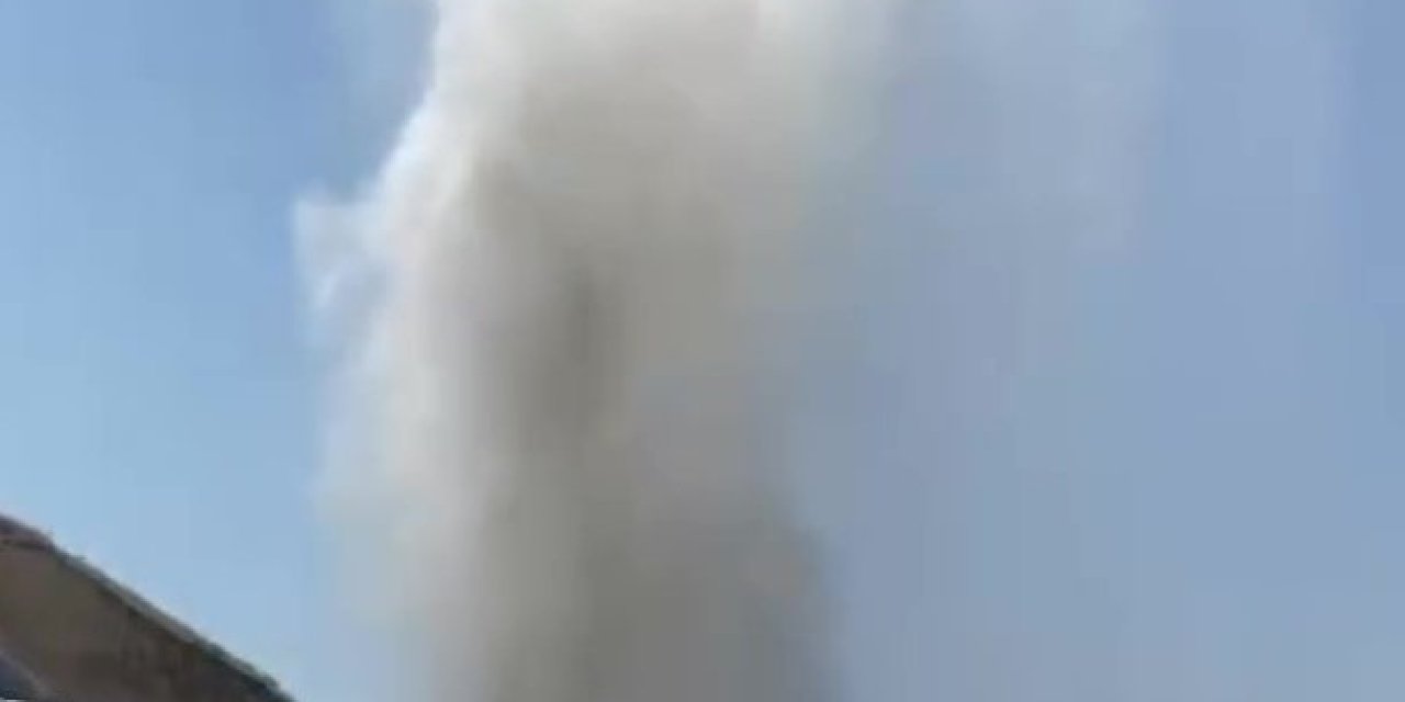 Patlayan borudan yükselen sıcak su kilometrelerce ileriden gözüktü