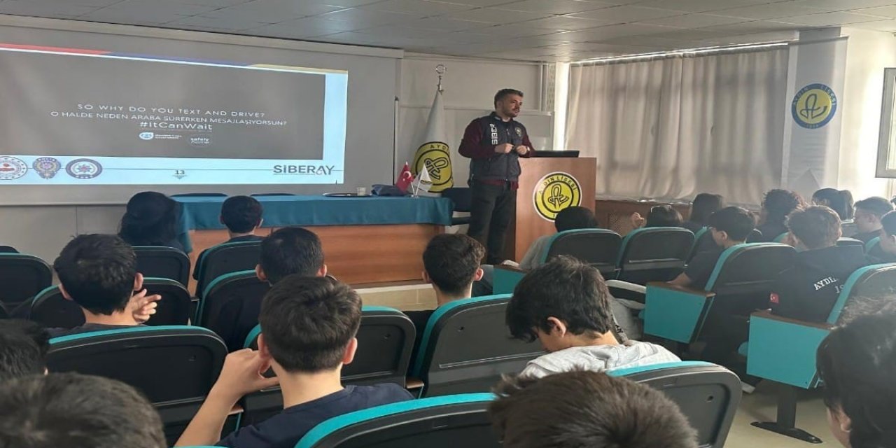 Öğrencilere siber suçlarla mücadele eğitimi verildi
