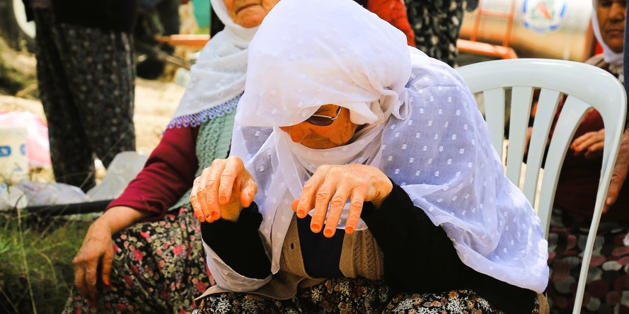 Eller semaya yağmur için kalktı