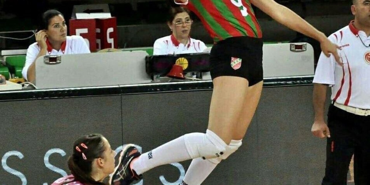 Simay Akdağ yuvasına geri döndü