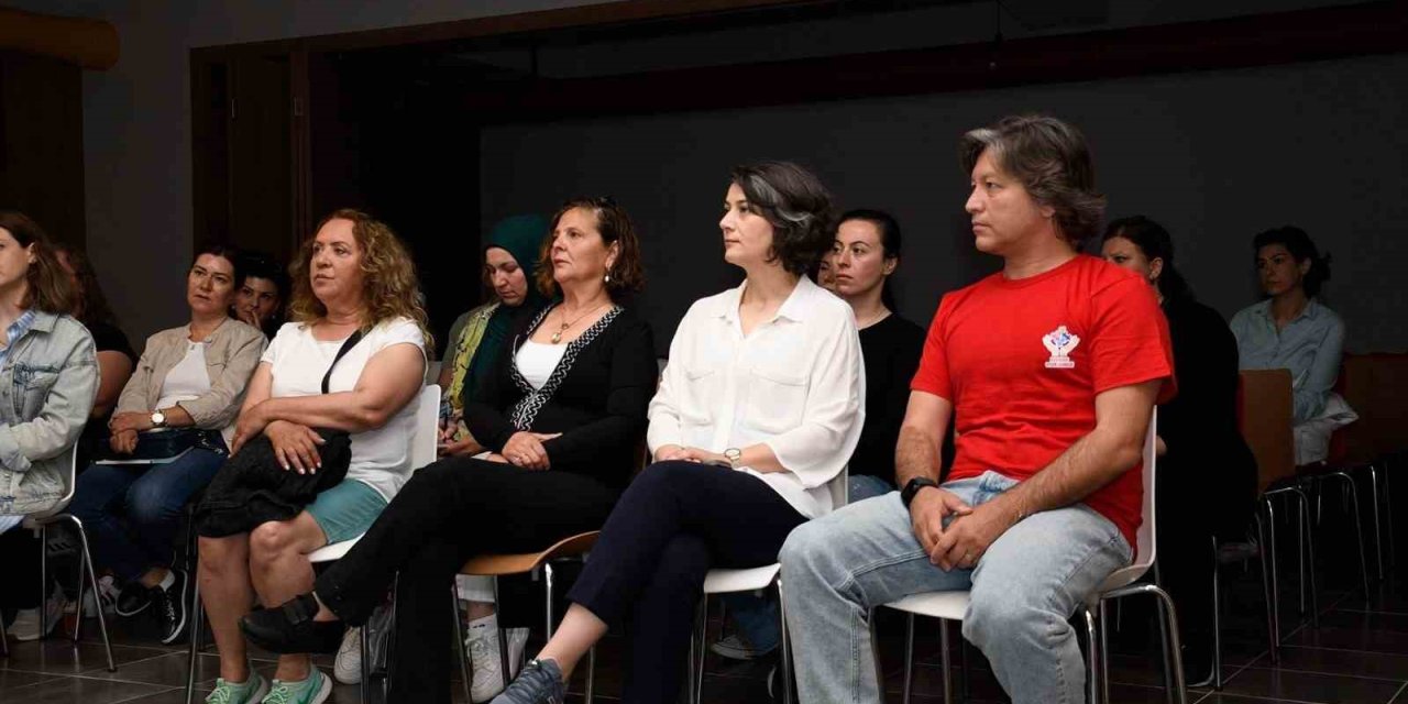 İstasyon Kuşadası otizm eğitim zirvesine ev sahipliği yaptı