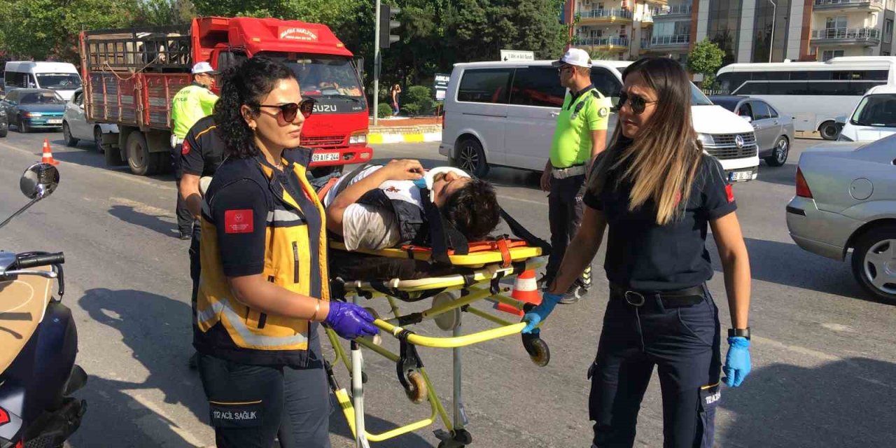 Motosiklet yayaya çarptı: 2 yaralı