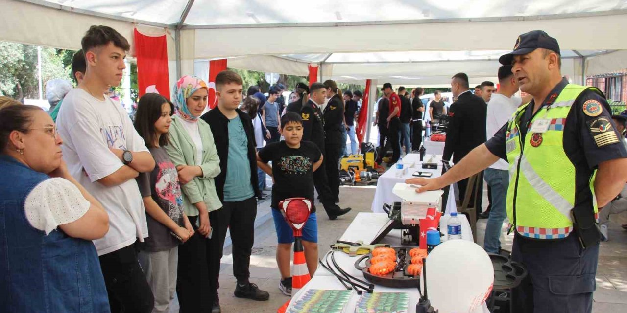 Aydın’da jandarma ekipleri öğrencilerle buluştu