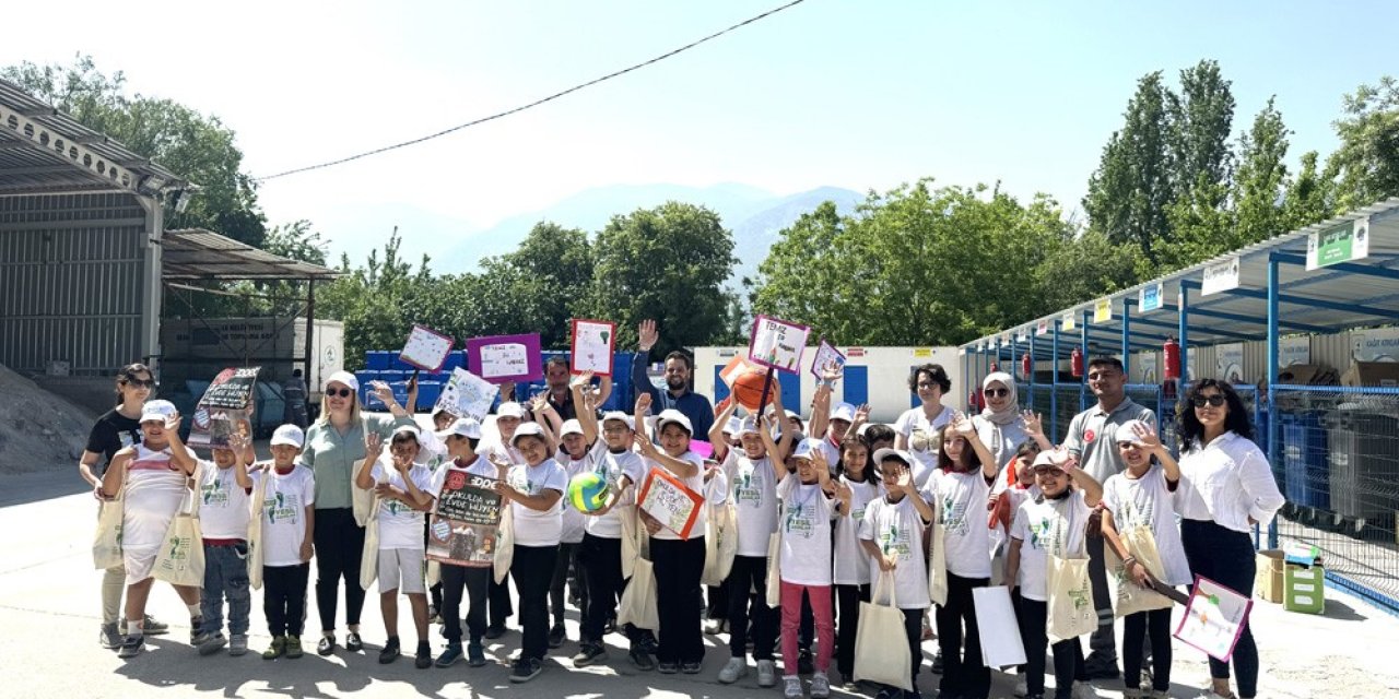 Pamukkale Belediyesi Atık Getirme Merkezi miniklere geri dönüşümü öğretti