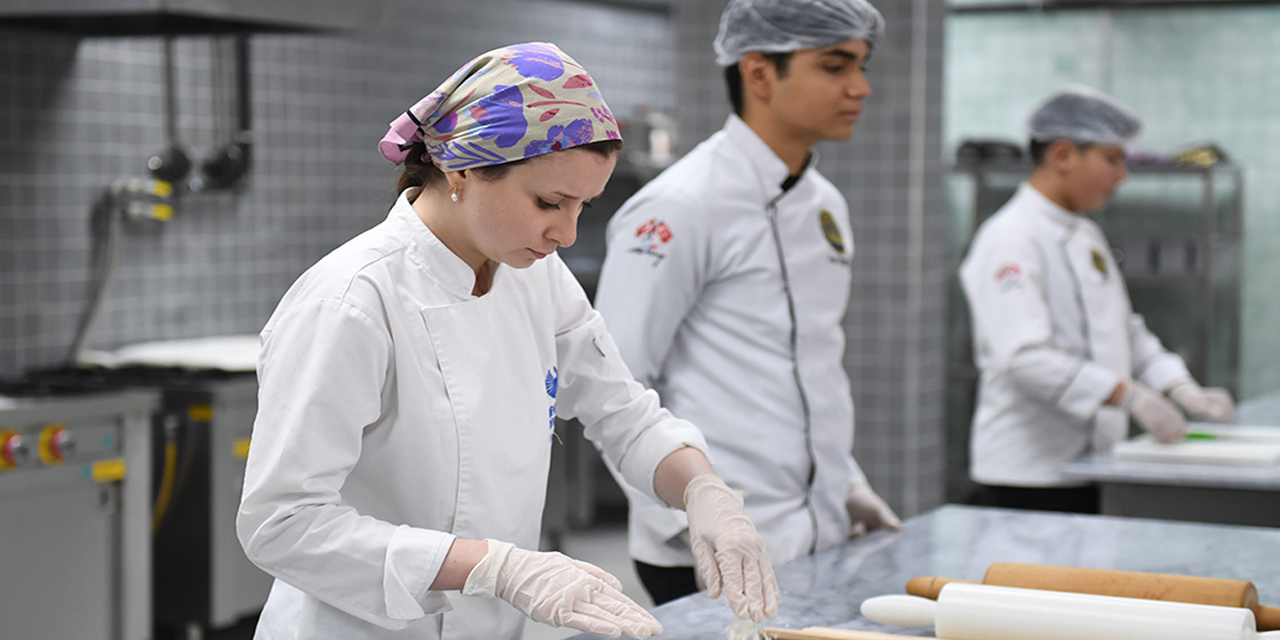MEB Gastronomi Festivali ve Yemek Yarışması kapsamında Ege Bölgesi’nin birincileri belirlendi