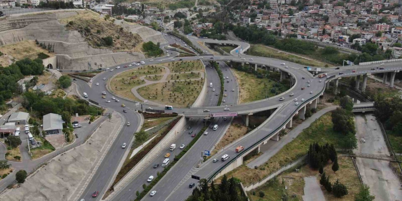 İzmir’de sürücülere ‘Survivor’ı yaşatan dev kavşak