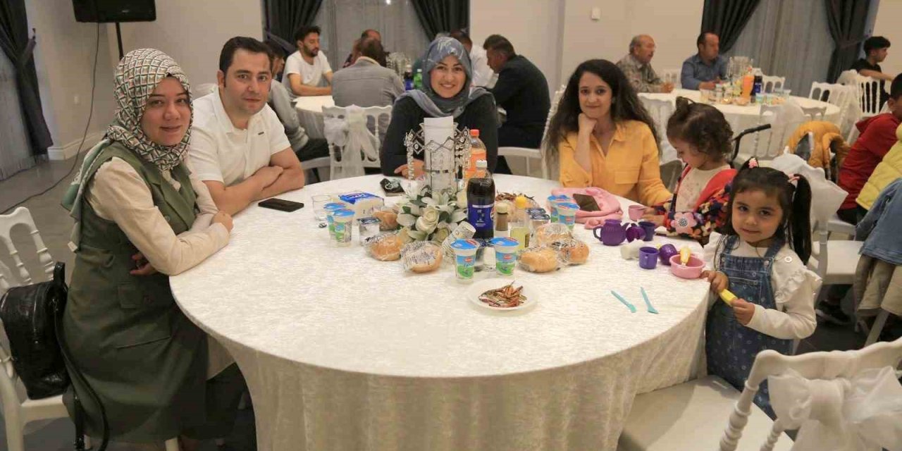 Çameli Belediyesi idareci ve personelleri 1 Mayıs’ı birlikte kutladı