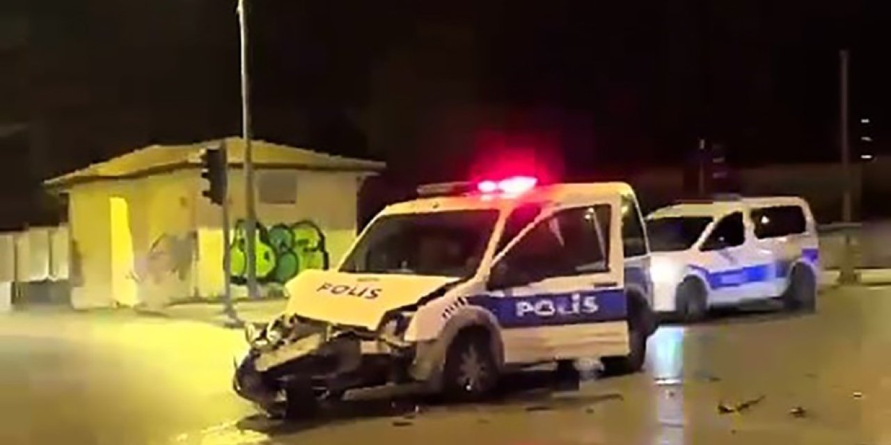 Ekip aracı ile otomobilin karıştığı kaza kameralara yansıdı