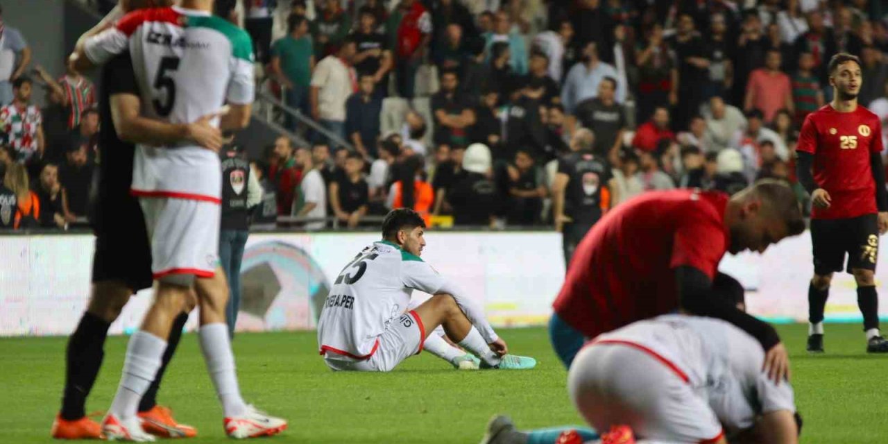 Karşıyaka ve Bornova 1877, play-off’a veda etti