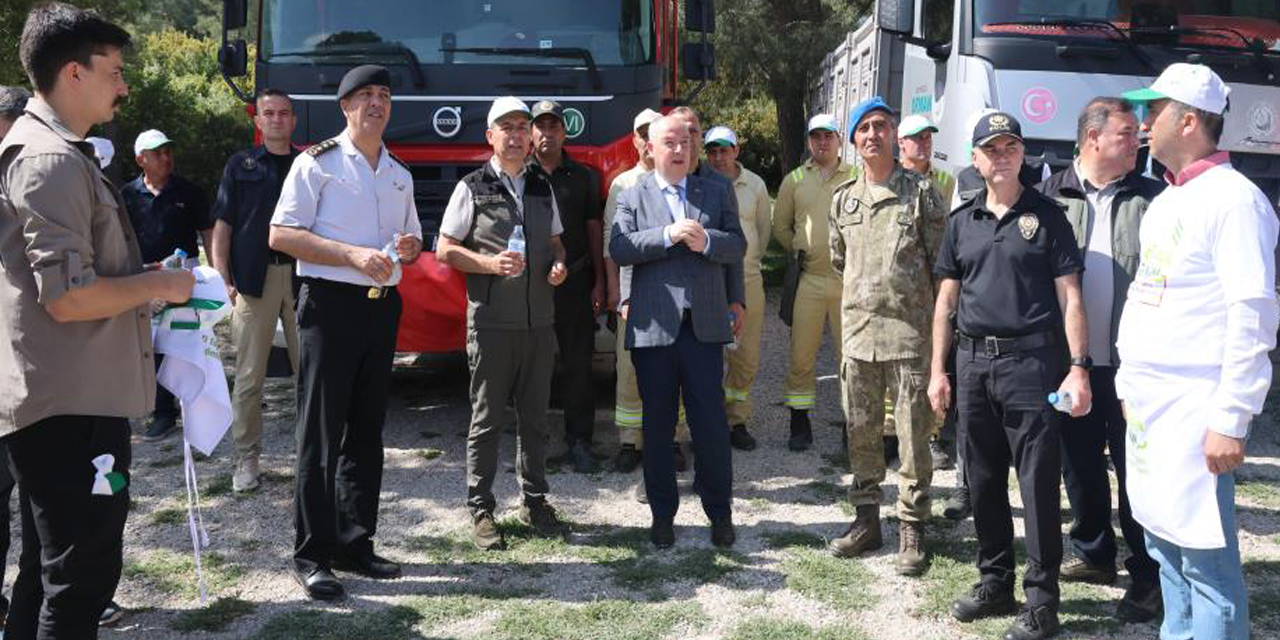 Ormanda çöp toplayan öğrencilerden ‘Kirletmeksek, temizliğe ihtiyaç kalmaz’ çağrısı
