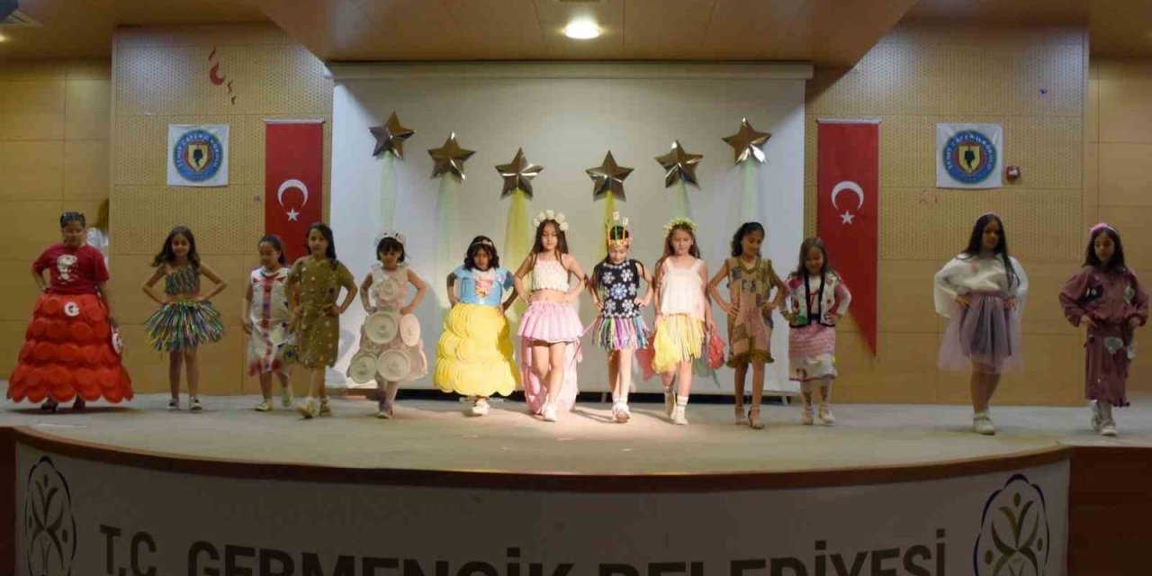 Miniklerin geri dönüşüm defilesi tam not aldı