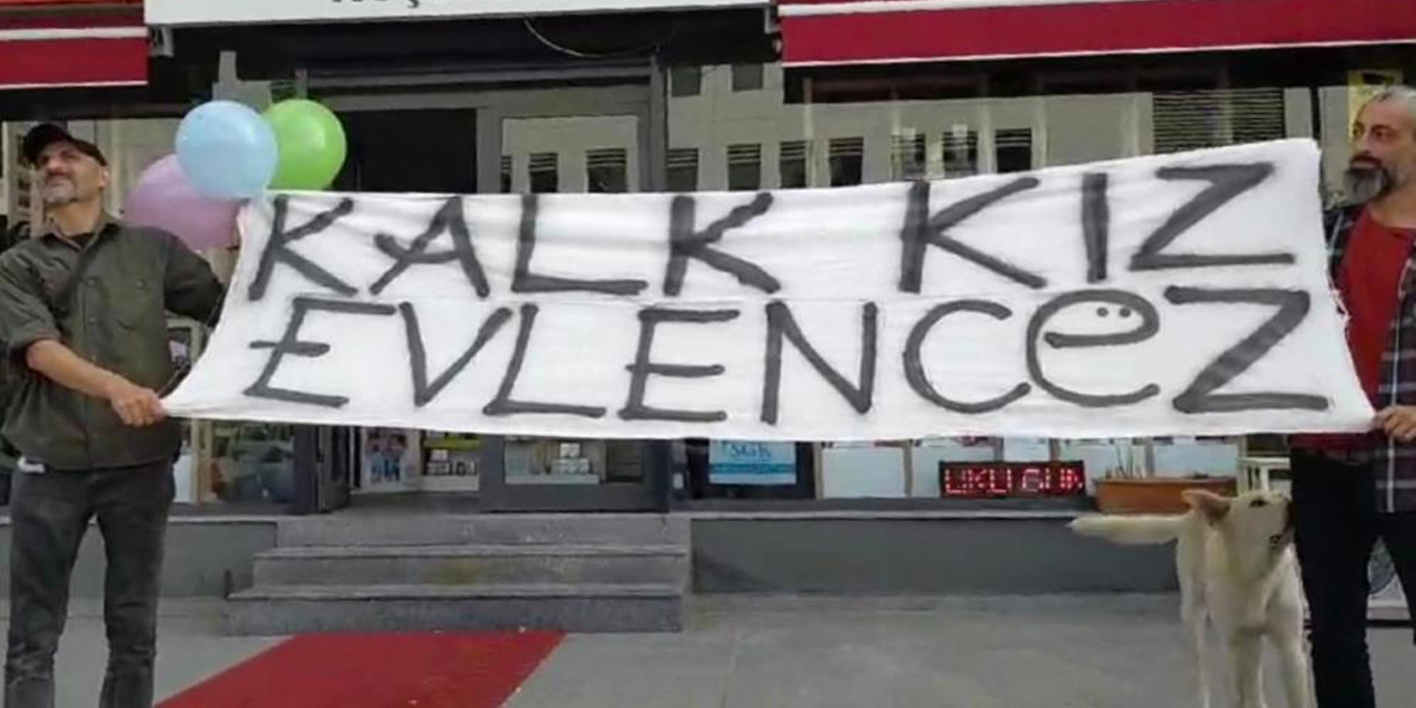 Lösemi tedavisi gören genç kıza hastanede evlilik teklifi