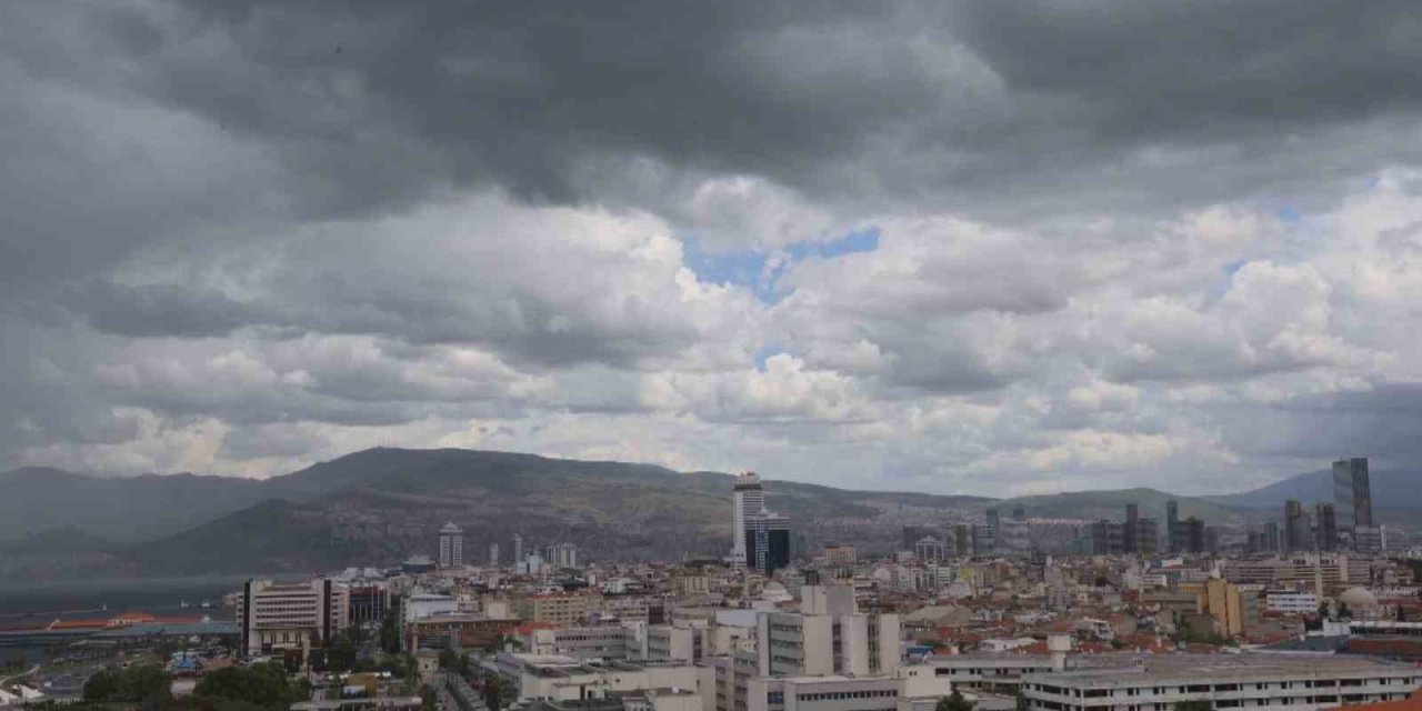 Yağmur bulutları İzmir semalarında
