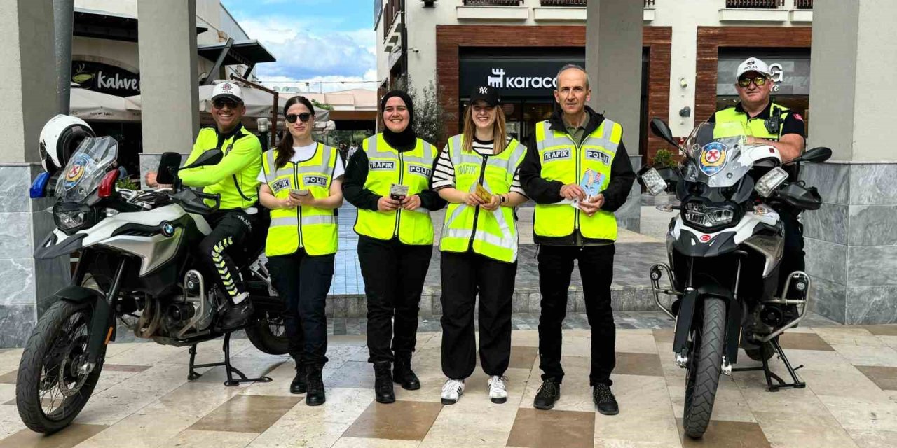 Trafik ekipleri vatandaşları uyardı: ’Hayatla Yarışılmaz’