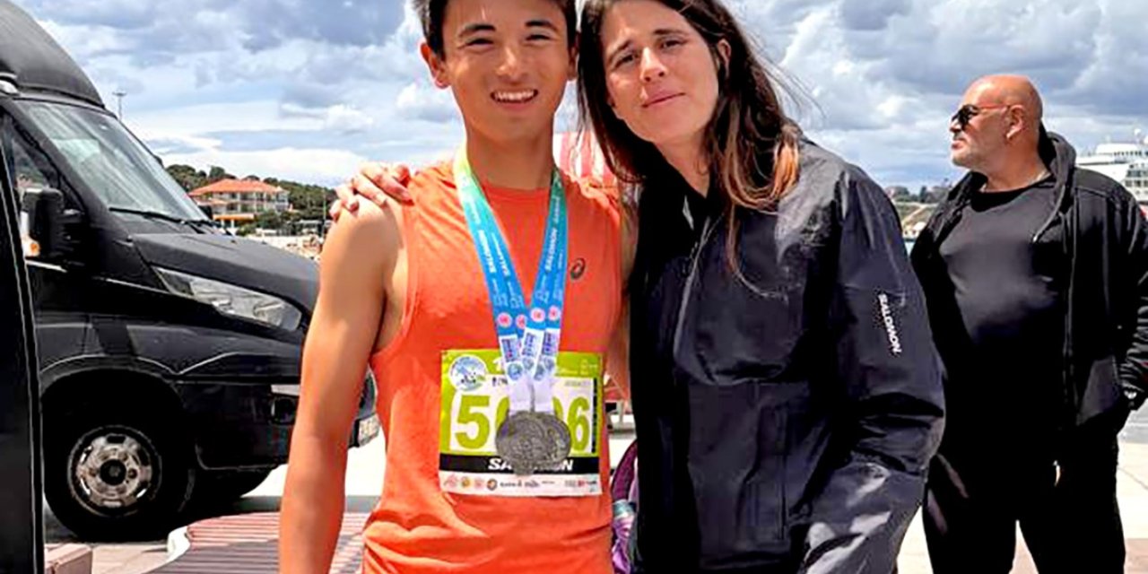 Çeşmeli sporcudan Salomon Çeşme Yarı Maratonu’nda büyük başarı