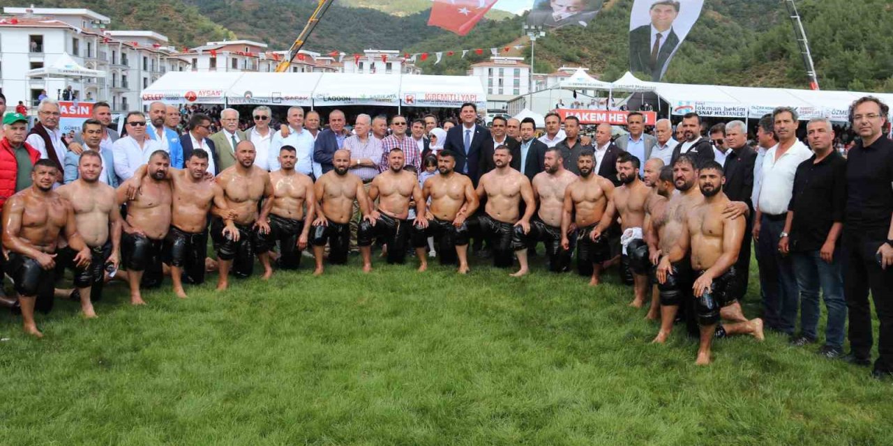 Fethiye’de yağlı güreşlerin kazananı Gürbüz oldu