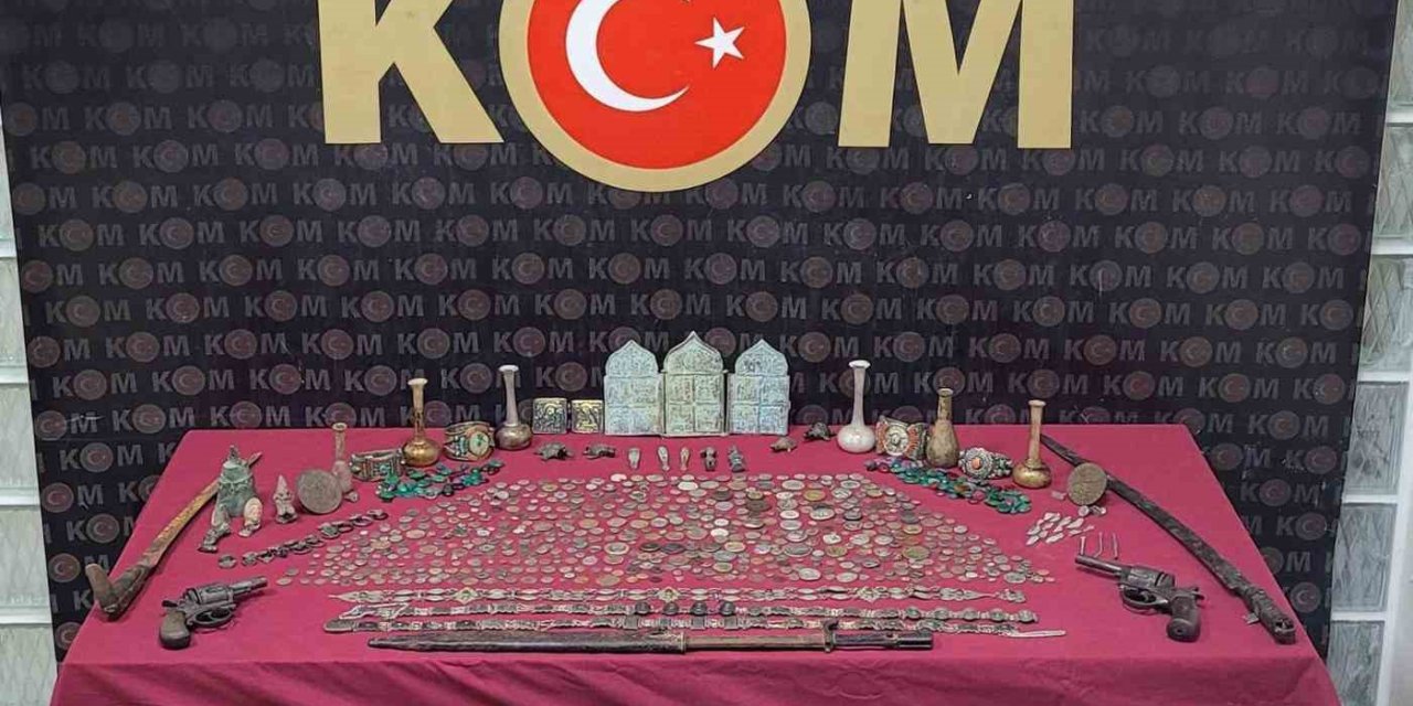 İzmir’de 9 milyon 500 TL değerinde tarihi eser ele geçirildi