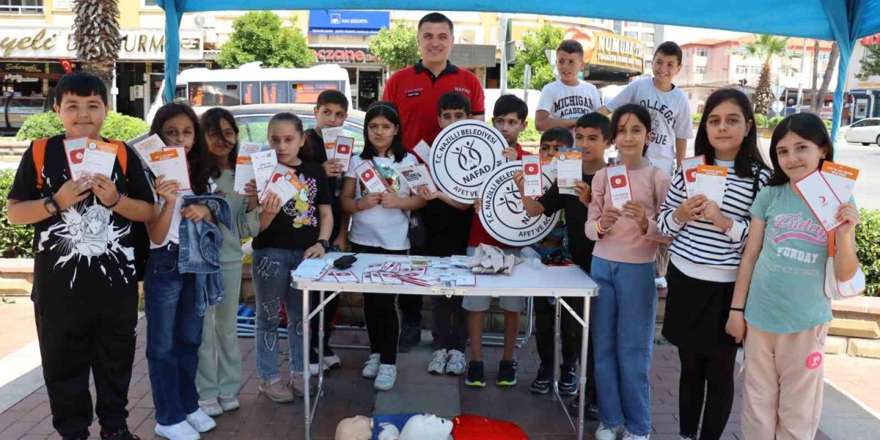 NAFAD trafik ve ilk yardım farkındalığı için stant açtı