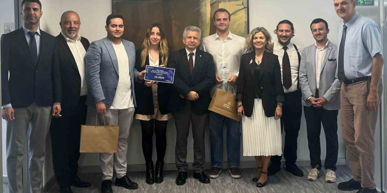 İzmir Ekonomili hukukçular Türkiye ikincisi