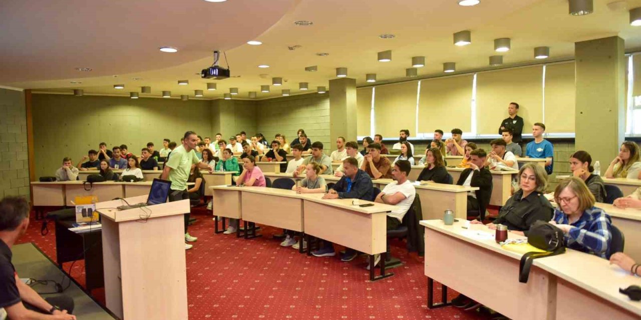 Beden Eğitimi ve Spor Öğretmeni adaylarına görev eğitimi