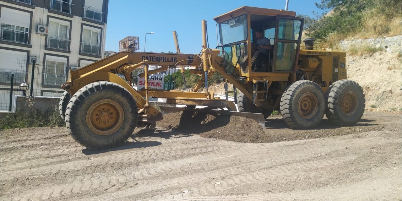 Kuşadası Belediyesi yol yapım çalışmalarına devam ediyor