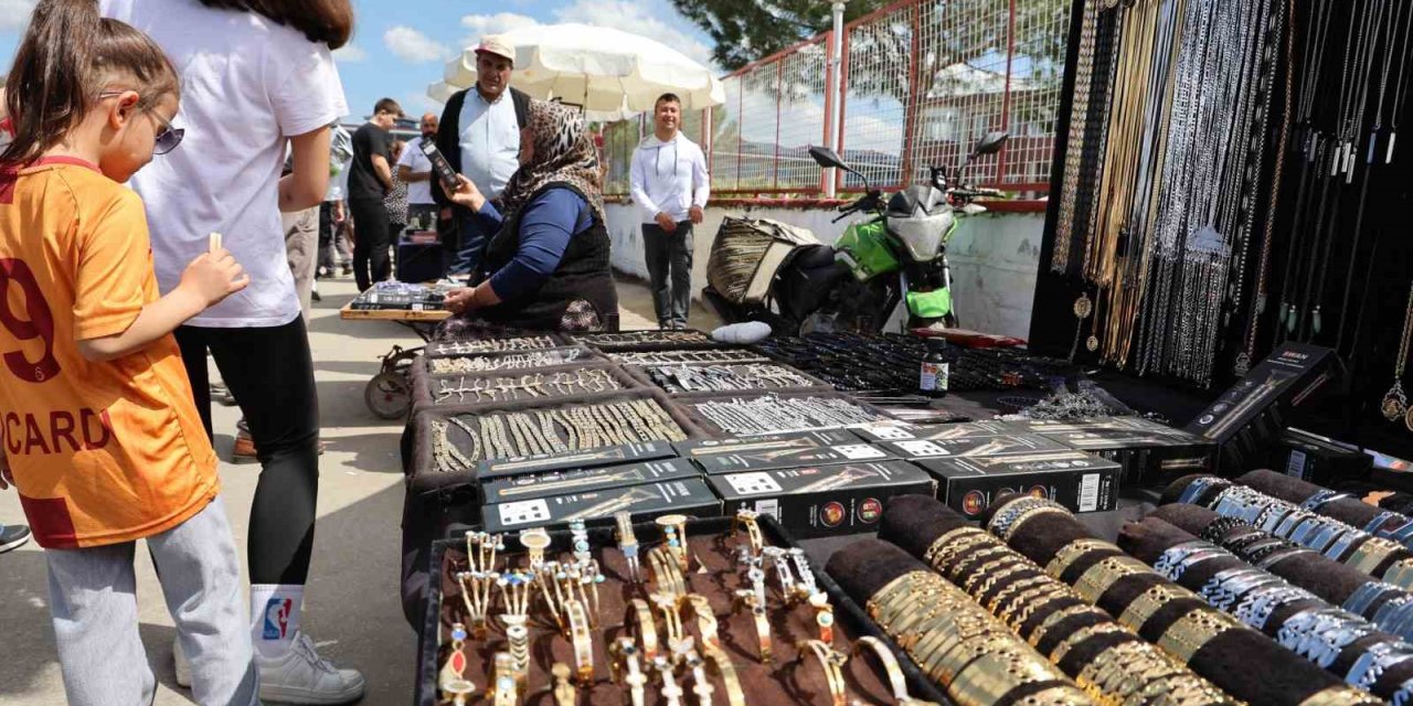 Yükselen altın fiyatları işportacılara yaradı