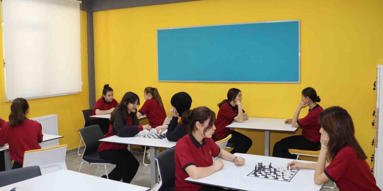 Buharkent Gençlik Merkezi, kapılarını açtı