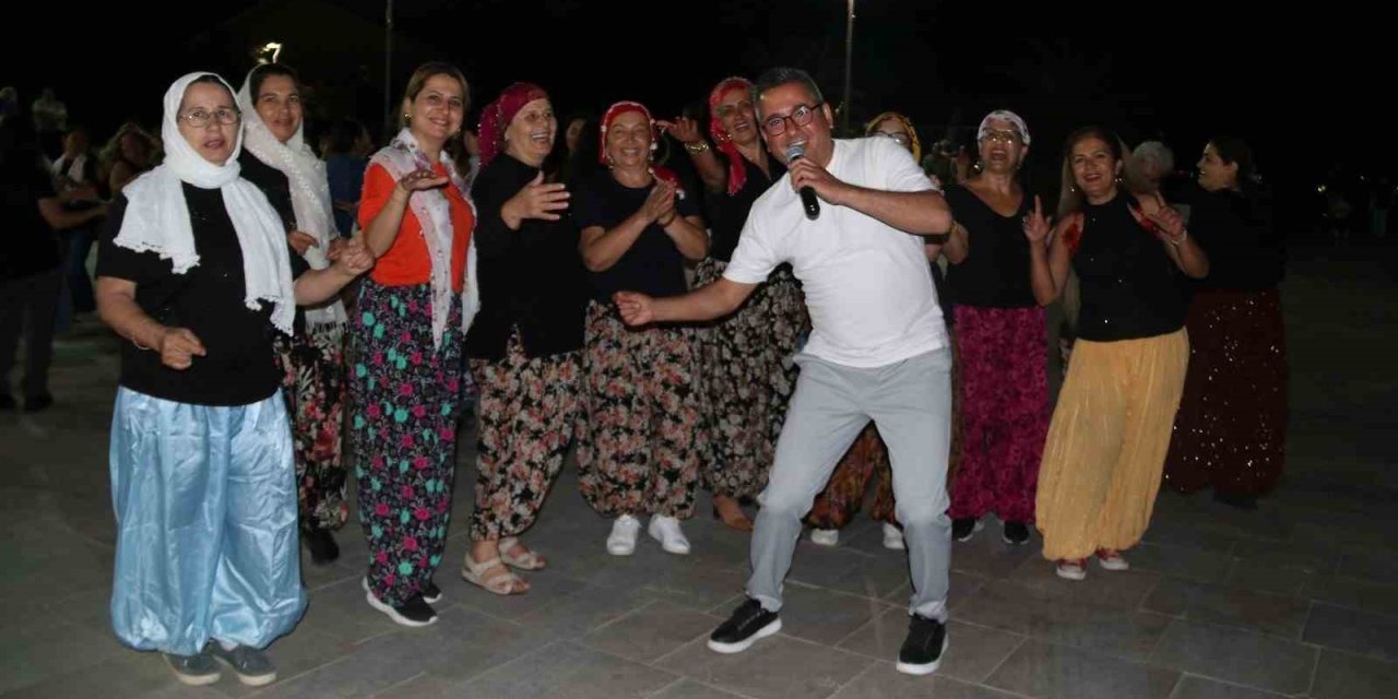 Fethiye Göcek’te şalvarı giyen oynamaya koştu