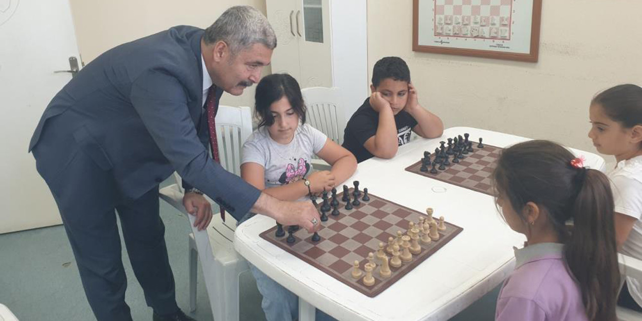 Efeler’de ‘Satranç Dostu’ okullar belgelerine kavuştu