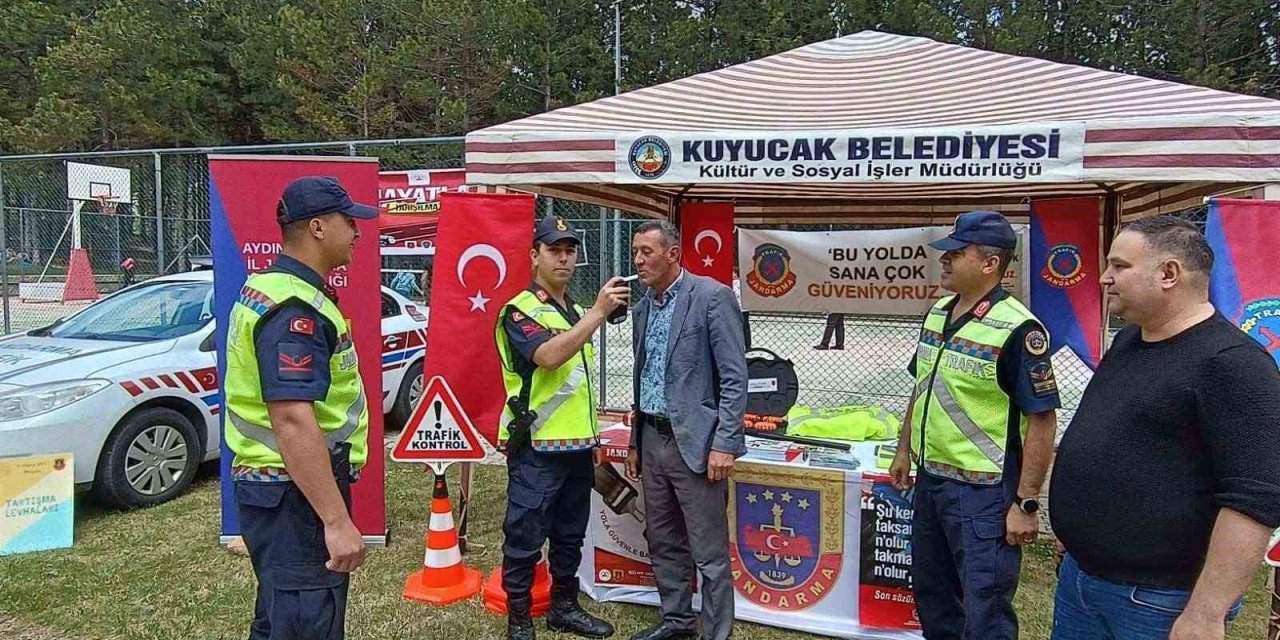 Jandarma trafik ekipleri vatandaşları bilgilendirdi