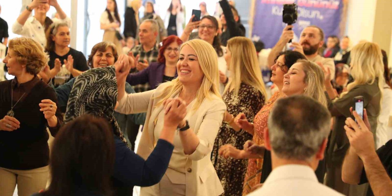 Merkezefendi Alzheimer Yaşam Merkezi’ndeki büyüklerin Anneler Günü kutlandı