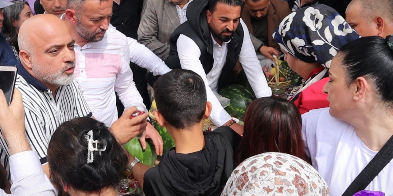 Denizli’de 2 bin kişiye ücretsiz meyve dağıtıldı