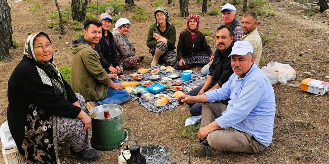 Belediyede başkan, tarlada çiftçi