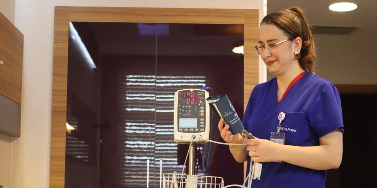 Hastalığını yendi ve çok sevdiği hemşireliği bırakmadı