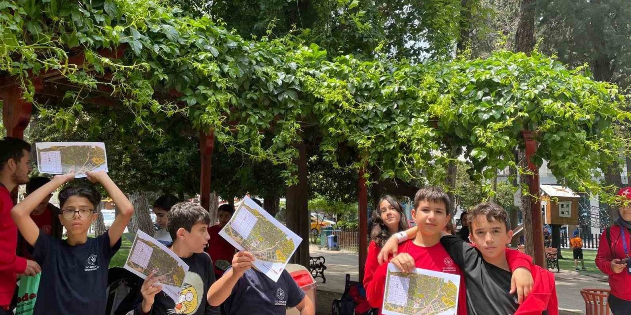 Muğla sokaklarında oryantiring eğitimi gençlere yön veriyor