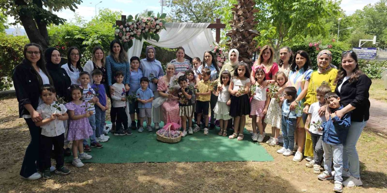 Anasınıfı öğrencilerinden annelerine anlamlı sürpriz
