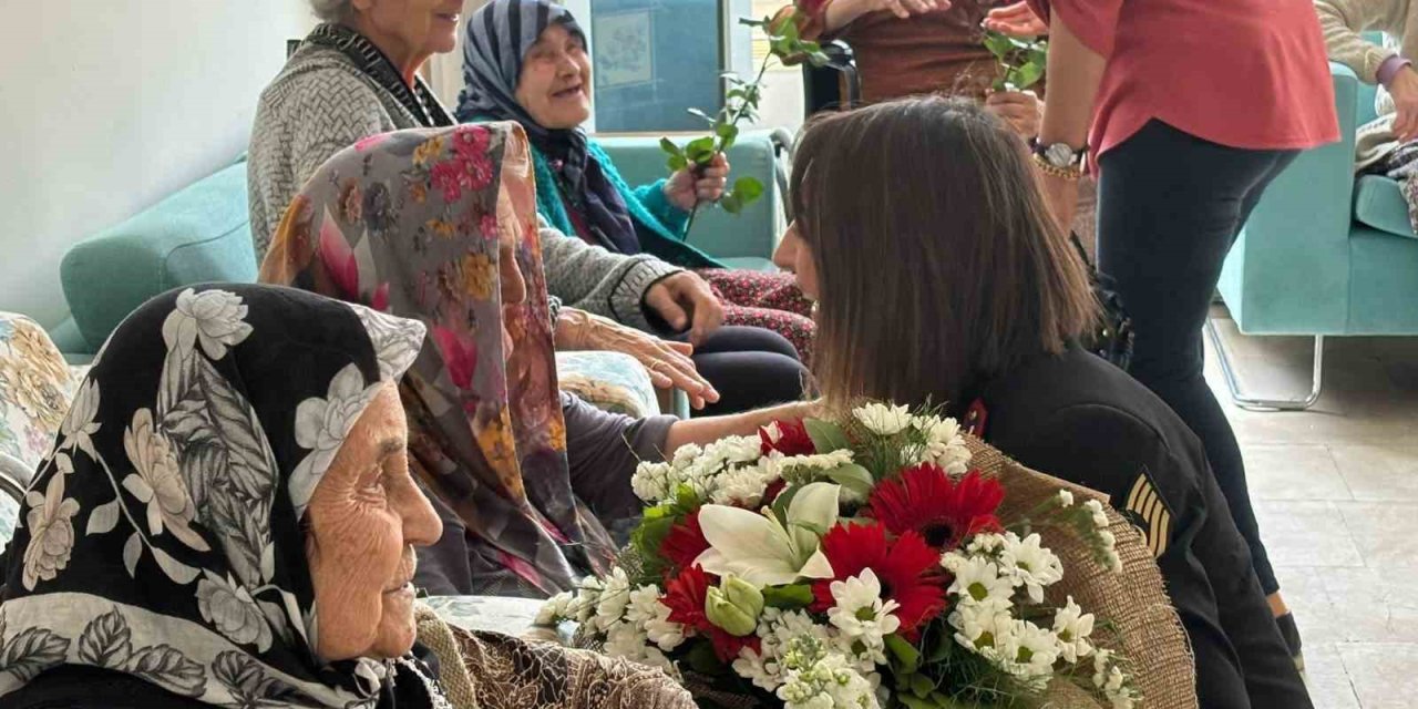 Jandarma anneleri unutmadı