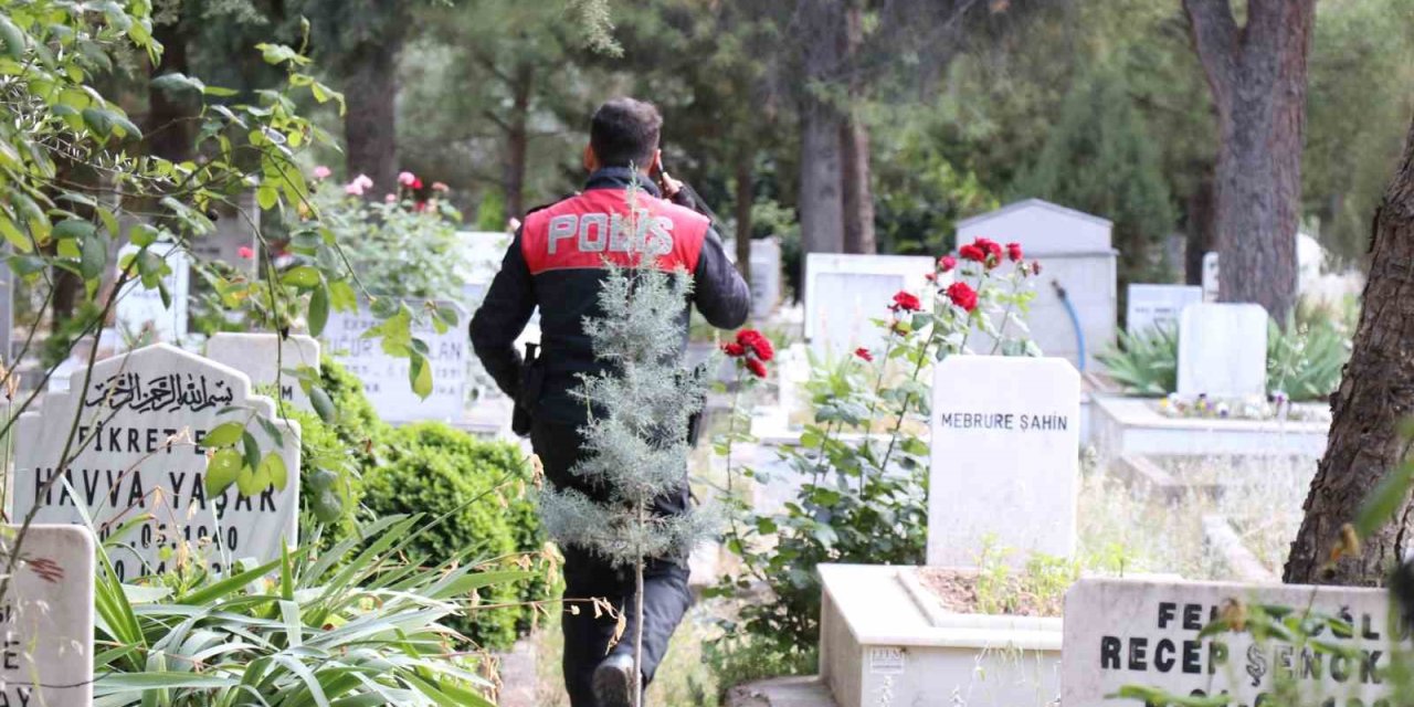 Mezarlıktaki bebek ağlama sesi ihbarı polisi harekete geçirdi