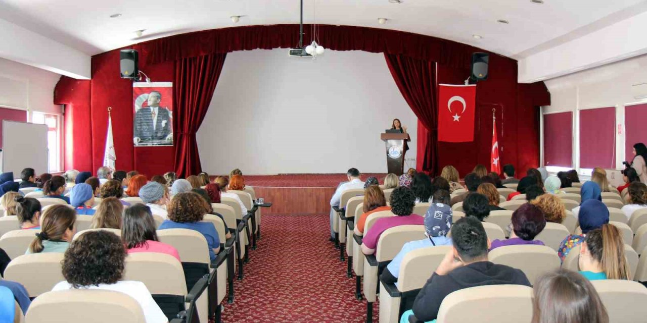 Denizli’de Hemşirelerimiz Geleceğimiz paneli düzenlendi